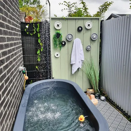 Villa 2 Huizen Naast Elkaar Honden Welkom Omheinde Tuin Sauna Buitenbad 10 Personen Dirkshorn